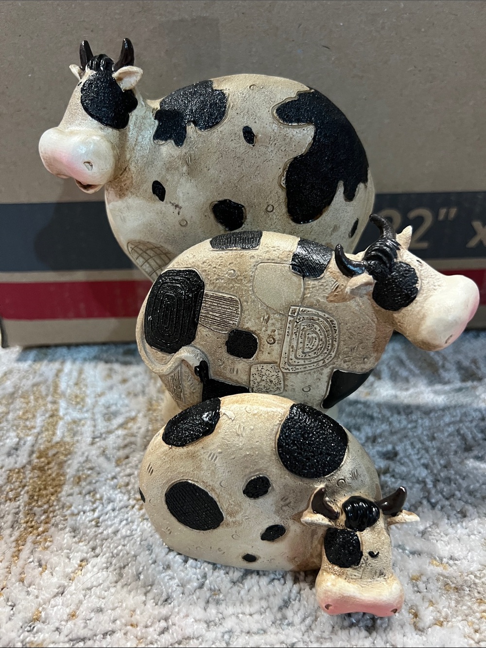 Whimsical Black & White Cow Family Figurine - Home Art Accent z28